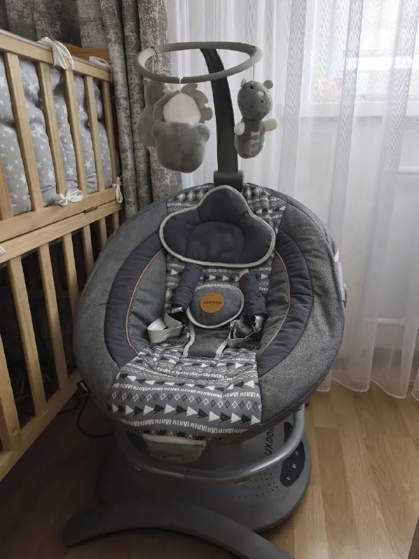 Описание: продам укачивающий центр luxmom состояние отличное есть возможность регулировать наклон сидения (3 положения) и дуги с игрушками, несколько скоростей и вариантов укачивания, музыка и "умный" режим (центр останавливается, когда малыш засыпает, и, распознавая движение, начинает покачиваться). самовывоз мкрн. широкий цена: 5000 руб. 📲 tg: анастасия 📞🇷🇺звоните: +79494009667 барахолка днр - фотография - 2