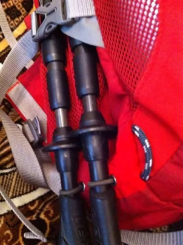 Описание: продам б/у телескопические палки для скандинавской ходьбы 🚶‍➡️leki traveller carbon (старая модель с внутренней фиксацией). в сложенном положении занимают мало места+чехол в подарок, легко крепятся к рюкзаку (как видно на фото). .. палки 100 % карбон вес 378 грамм с темляком резиновыми сапожками и твердосплавным наконечником. отвечу на все вопросы (комплектация, износ и прочее по телефону) цена: 7500 руб. 📲 tg: александр 📞🇷🇺звоните: +7 949 378 94 97 барахолка днр - фотография - 3