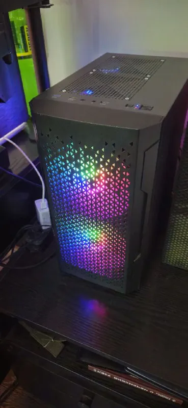 Описание: продам свой домашний пк на топовых комплектующих, правда топовых 2018 года процессор: i7 9... - фотография