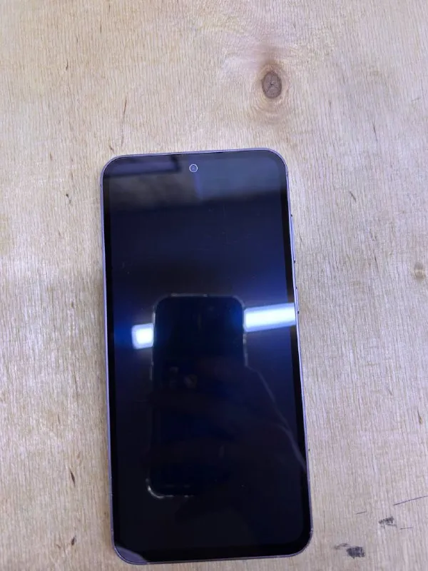 Описание: samsung s23 fe 8/256 по виду 8/10 есть небольшие косяки по корпусу. не тормозит, батарею д... - фотография