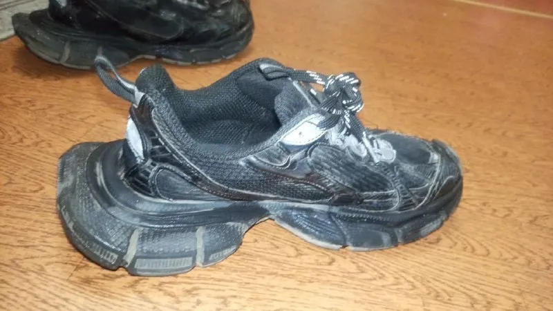 Описание: продам кроссовки баленсиага 3xl качество 7/10, размер 44 цена 6000торг, также продам штаны шинигами размер xl цена 1500 все вместе 7500 цена: 7500 руб. 📲 tg: joyful personality 📞🇷🇺звоните: +79495082207 барахолка днр - фотография - 3