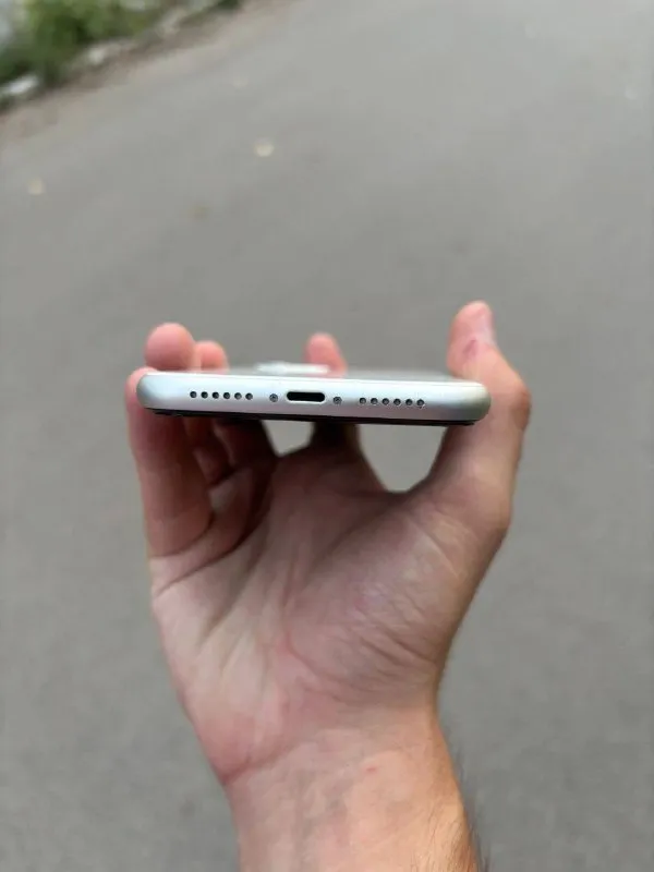 Описание: iphone 11 128 gb white цена 18 000р по работе нареканий нет, все функции работают исправно( faceid, true tone). акб 72%, ( по 3utools 77% ) держит нормально. комплект телефон, чехол, коробка. на экране наклеено защитное стекло г. горловка цена: 18000 руб. 📲 tg: spasatel maliby 📞🇷🇺звоните: 89116140002 барахолка днр - фотография - 5