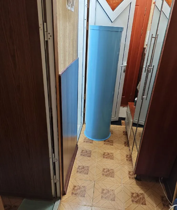 Описание: продам бак для воды пищевой состояние нового d-40cм, аысота-150см, на 185лиьров, в наличии... - фотография - 1