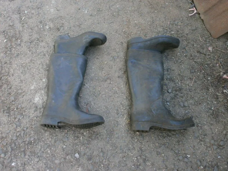 Описание: сапоги резиновые рабочие размеры 42 новые 2 пары по 1500р рыболовные - рыбацкие 40, 43, 44... - фотография