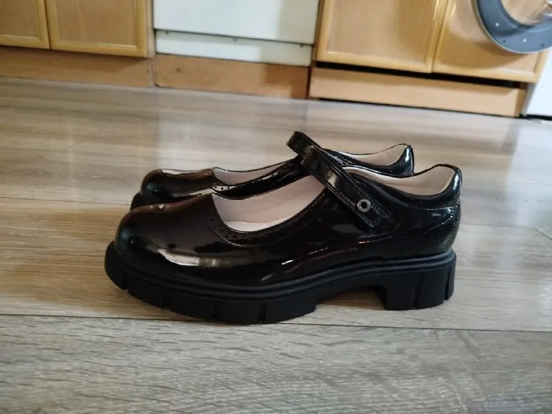 Описание: продам школьные туфли "мери джейн" для девочки подростка. туфли выполнены из искусственной... - фотография