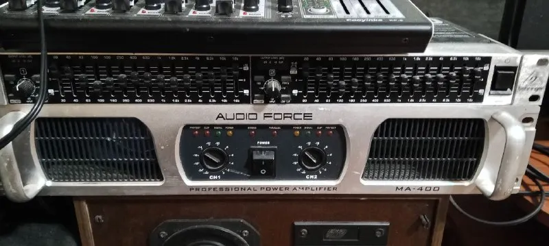 Описание: продам профессиональную эстрадную аппаратуру. акустическая система magnum alphard professional. 2 колонки, максимальная мощность каждой 600 ватт, сабвуфер, максимальная мощность 1200 ватт. эквалайзер behringer. усилитель audio force, 400 ватт на канал, сопротивление 8 ом. продаётся всё комплектом, а не по отдельности. цена: 170000 руб. 📲 tg: екатерина 📞🇷🇺звоните: +79495093498 барахолка днр - фотография - 2