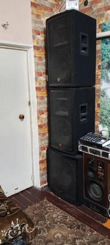 Описание: продам профессиональную эстрадную аппаратуру. акустическая система magnum alphard professional. 2 колонки, максимальная мощность каждой 600 ватт, сабвуфер, максимальная мощность 1200 ватт. эквалайзер behringer. усилитель audio force, 400 ватт на канал, сопротивление 8 ом. продаётся всё комплектом, а не по отдельности. цена: 170000 руб. 📲 tg: екатерина 📞🇷🇺звоните: +79495093498 барахолка днр - фотография - 6