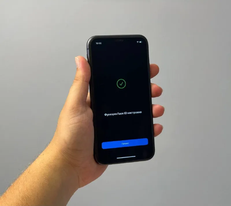 Описание: в продаже айфон iphone 11 64gb по функционалу все работает полный комплект, чехол, наклеен... - фотография