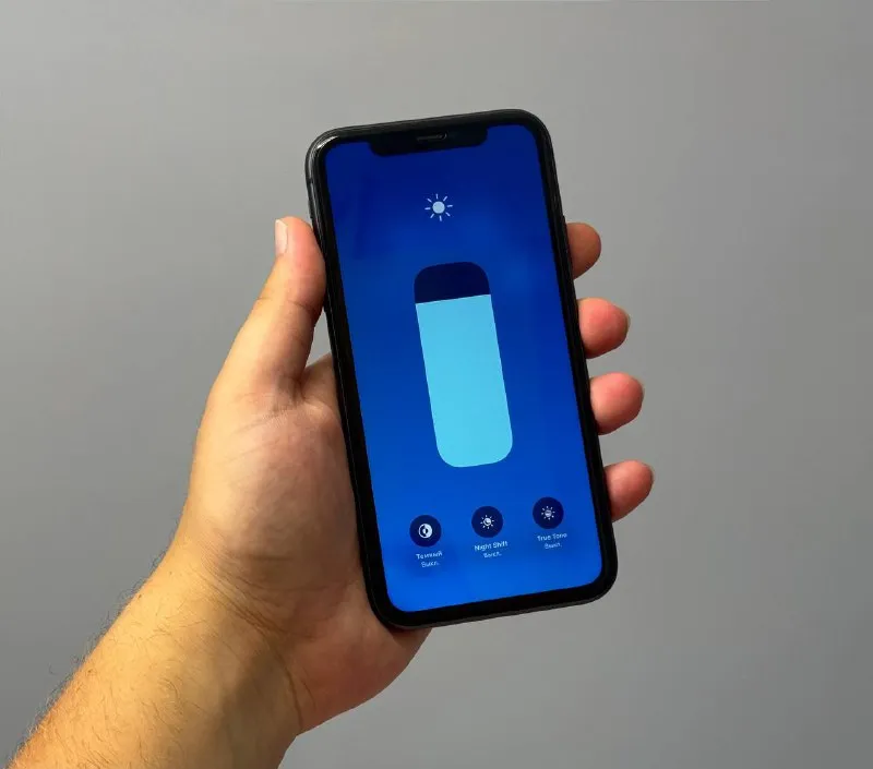 Описание: в продаже айфон iphone 11 64gb по функционалу все работает полный комплект, чехол, наклеено стекло емкость акб 83% донецк цена: 15000 руб. 📲 tg: maloy 📞🇷🇺звоните: +79495153824 барахолка днр - фотография - 3