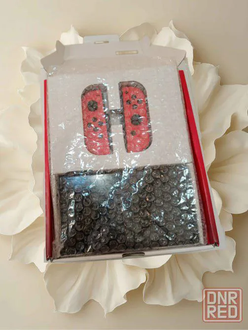 Описание: nintendo switch oled mario red edition (64 гб) в отличном состоянии + 8 картриджей (12 игр) ✅ все работает идеально, без багов, не прошитая, в использовании аккуратно. экран без царапин, в защитной пленке. 🔋 батарея держит отлично, oled экран — супер, виброотклик приятный, акселерометр и динамики отличные! 🎮 в комплекте идут 8 игр (физические издания): 1. batman: arkham trilogy 2. assassin’s creed iii remastered 3. assassin’s creed: the rebel collection (отдельный картридж без бокса) 4. crysis remastered (включает бонус-карту) 5. grand theft auto: the trilogy – definitive edition 6. mortal kombat 1 7. sniper elite 4 8. ea sports fc 24 (лицензия, с актуальными составами) ❗️торг уместен. 📍местоположение: макеевка, центр города. цена: 30000 руб. 📲 tg: вячеслав 📞🇷🇺звоните: +79494239253 барахолка днр - фотография - 2