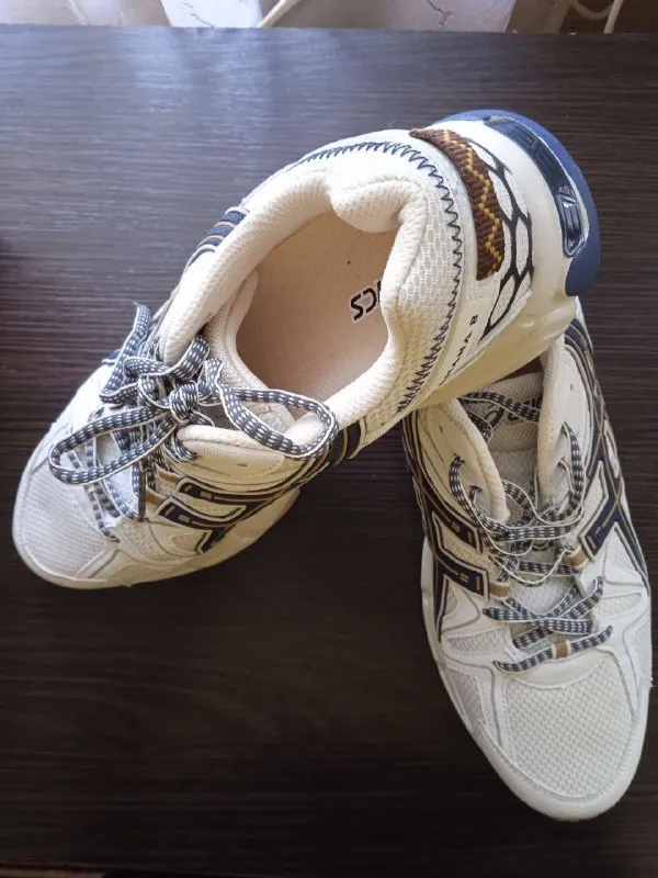 Описание: кроссовки asics, новые размер: 44 (не подошёл по размеру). состояние: абсолютно новые, только примерялись дома. в комплекте оригинальная коробка. место проживания: ольгинка. цена: 3000 руб. 📲 tg: нⷦиⷶкꙵиⷦтⷶа 📞🇷🇺звоните: +79497243616 барахолка днр - фотография - 2