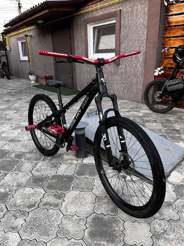 Описание: добрый день, продаю велосипед timetry, покупал для станта и докупал к нему руль, пеги, педали, тормоз (shimano) работает идеально. откатал на нём 4 месяца, причина продажи - купил новый байк. велосипед в отличном состоянии, краска, механически, ничего не гремит. г. донецк - кировский район обоснованный торг тг: @ sdravsil цена: 32000 руб. 📲 tg: артур 📞🇷🇺звоните: +79496064655 барахолка днр - фотография - 3