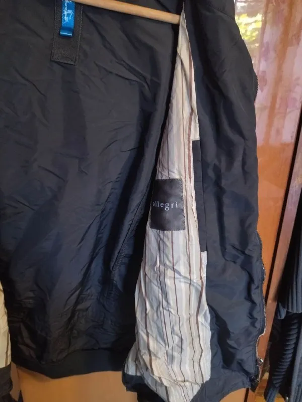 Описание: куртка мужская ветровка hilfiger denim. длина 78 см, длина рукава 71 см, ширина плеч 52 см, ширина в закрытом виде 58 см, ширина груди 66 см. бу. состояние как новая. 7000 р. куртка мужская плащевка с капюшоном allergy черная. длина 68 см, длина рукава 68 см, ширина плеч 54 см, ширина низа 58 см, ширина в закрытом виде 64 см, ширина груди 64 см. бу. как новая. 5000 р. куртка мужская синяя ветровка moncler. длина 69 см, длина рукава 69 см, ширина низа 69 см, ширина груди 73 см. бу. состояние хорошее. 3500 р куртка джинсовая черная с серебром. женская. длина 52 см, ширина плеч 46 см, длина рукава 59 см, ширина в закрытом виде 48 см, ширина низа 48 см, ширина груди 53 см. бу. состояние хорошее. 500 р. самовывоз донецк куйбышевский исполком цена: 500 руб. 📲 tg: генадій ясир 📞🇷🇺звоните: +30958440587 барахолка днр - фотография - 10