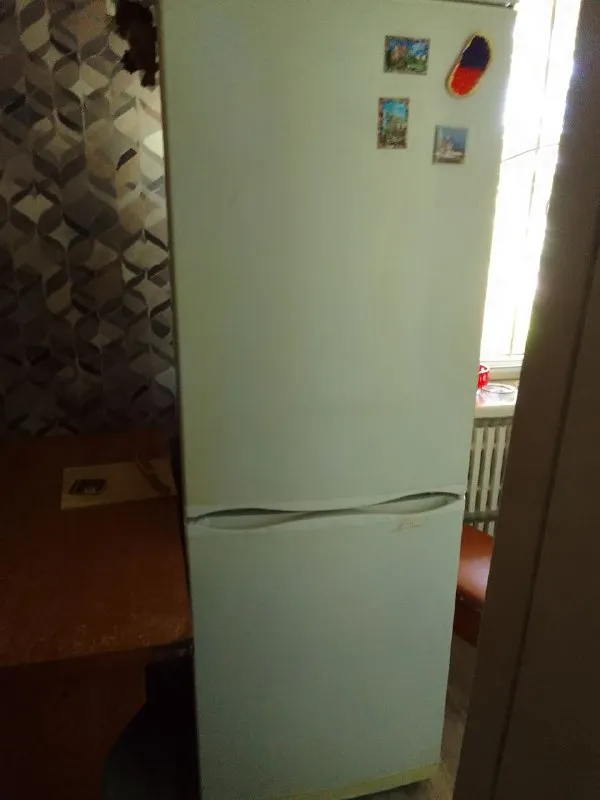 Описание: продам рабочий холодильник атлант 175*60*60 двухкамерный. торг уместен, самовывоз, ул. баг... - фотография - 1