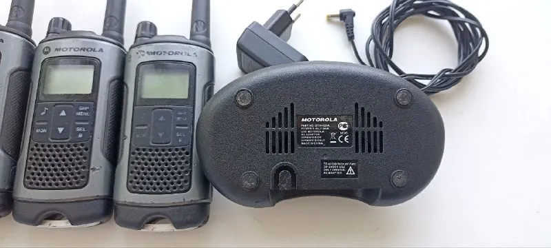 Описание: продам 4 рации motorola б/у все в рабочем состоянии, нет аккумуляторов, могут работать о 4... - фотография - 1