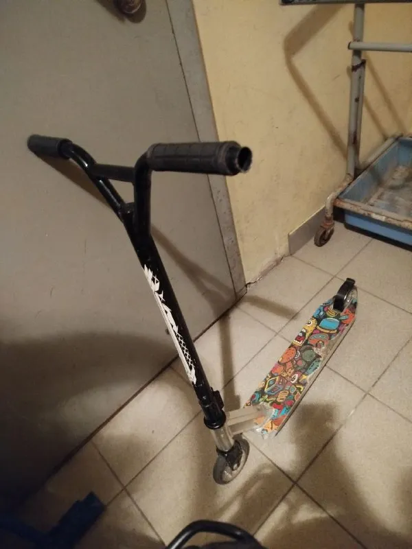 Описание: самокат трюковой б/у в отличном состоянии цена: 1200 руб. 📲 tg: саша 📞🇷🇺звоните: +79493001... - фотография
