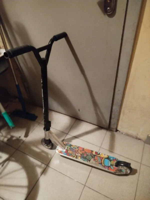 Описание: самокат трюковой б/у в отличном состоянии цена: 1200 руб. 📲 tg: саша 📞🇷🇺звоните: +79493001050 барахолка днр - фотография - 2
