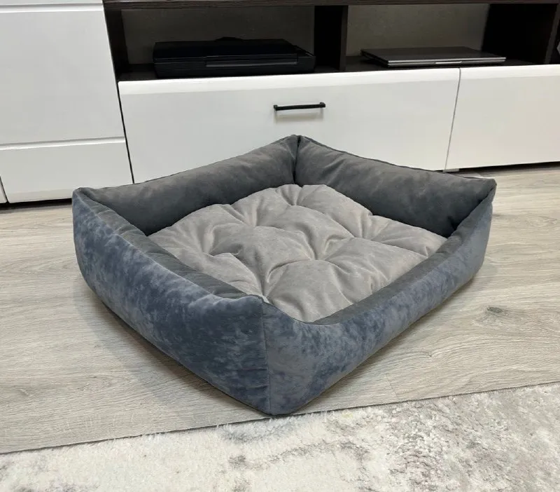Описание: новый лежак-кроватка для малых и средних пород питомцев ткань: мебельный микровелюр (высокого качества) наполнитель:холофайбер(плотная набивка) размер:50см-55см(внутри),65см-60см(снаружи) матрасик-съёмный. цена: 2600 руб. 📲 tg: - татьяна 📞🇷🇺звоните: +79494176536 барахолка днр - фотография - 3