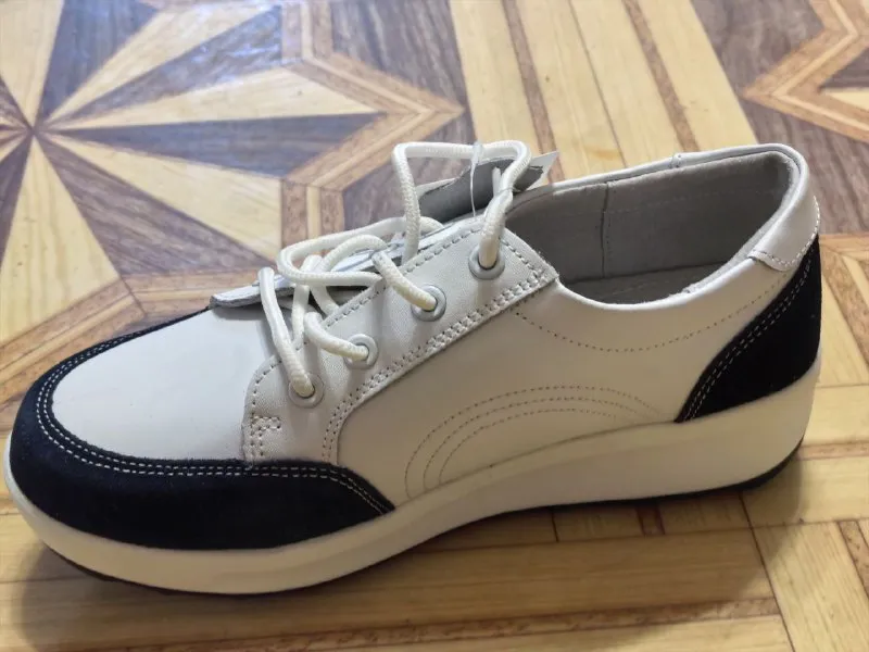 Описание: туфли женские (кроссовки), новые, кожа, 37 размер. цена: 2200 руб. 📲 tg: ilona kochura 📞🇷🇺... - фотография