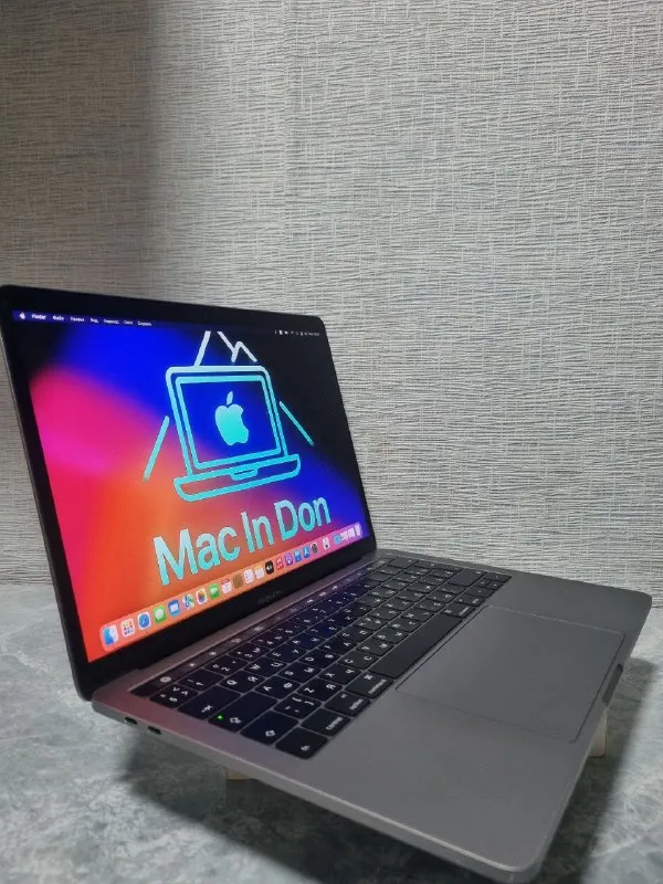 Описание: 🍏 macbook pro 13 2016 touch bar 8/256. macbook pro 13 дюймов 2016 года с сенсорной панелью touch bar. идеальный вариант для тех, кто ищет мощный apple-ноутбук по адекватной цене. основные характеристики: · диагональ: 13.3" · память: 8 гб оперативной памяти / 256 гб быстрого ssd · панель touch bar: полностью исправна, удобна для работы. · touch id: сканер отпечатка пальца работает идеально, разблокировка за секунду. · экран: без битых пикселей, царапин и следов. состояние: · внешний вид: хорошее. корпус без сколов и вмятин, углы целые. есть лишь небольшие косметические царапины от обычной эксплуатации. · технически: абсолютно исправен. клавиатура, тачпад, динамики — все работает как новое. · батарея: 580 циклов перезарядки уверенно держит 3-4 часа работы комплектация: · macbook · зарядное устройство бесплатная доставка по донецку и макеевке цена: 29000 руб. 📲 tg: влад 📞🇷🇺звоните: +79493791534 барахолка днр - фотография - 4