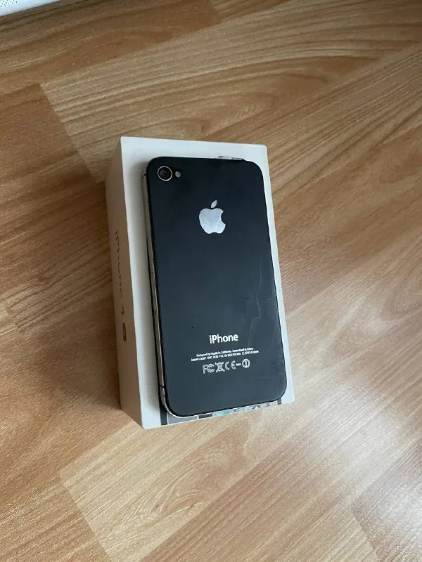 Описание: iphone 4s старичек, работающий. заменен аккумулятор. цена: 2000 руб. 📲 tg: андрей 📞🇷🇺звони... - фотография - 1