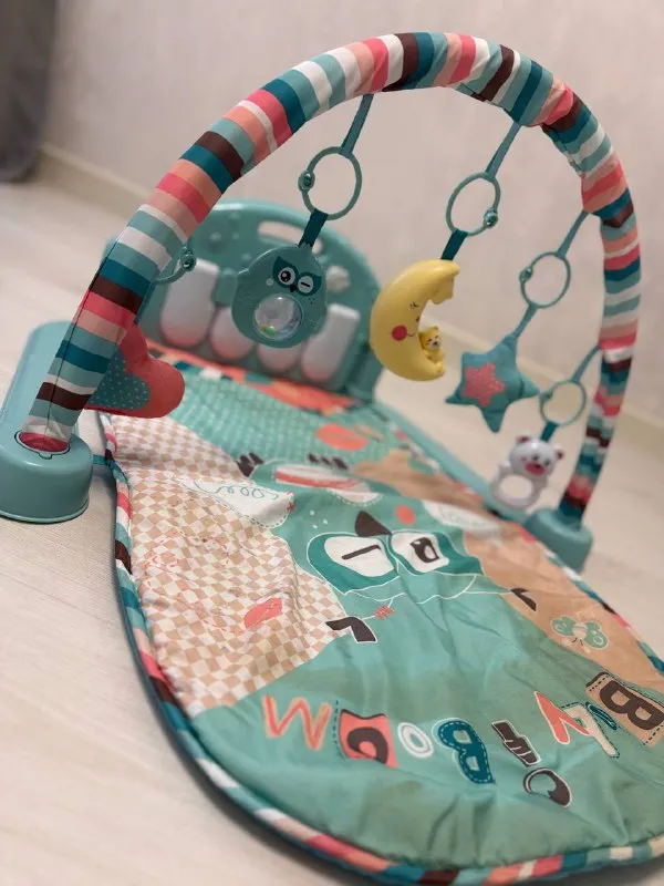 Описание: шуба леопардовая 120 см коврик детский - 800 пищалка, шуршалка, зеркала для игор коврик пианино - 500 рублей игрушка месяц тоже на батарейках ходунки толокар новые 1500 рублей напольный манеж размеры 180/150 с ковром 2,500 руб матрас - топпер в манеж покупался отдельно( чтобы было не больно падать или спать) 1600, рублей цена: 800 руб. 📲 tg: 💕 alisa 📞🇷🇺звоните: +79496337413 барахолка днр - фотография - 3