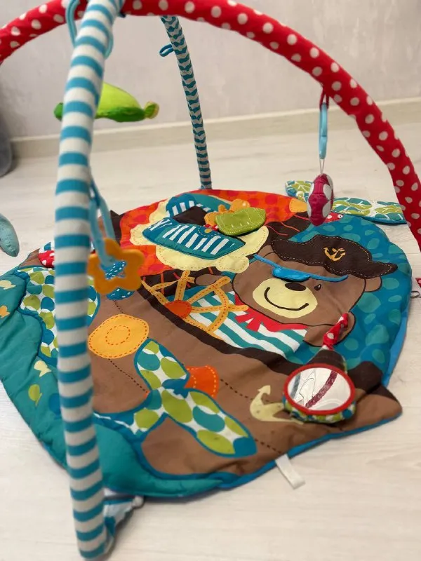 Описание: шуба леопардовая 120 см коврик детский - 800 пищалка, шуршалка, зеркала для игор коврик пианино - 500 рублей игрушка месяц тоже на батарейках ходунки толокар новые 1500 рублей напольный манеж размеры 180/150 с ковром 2,500 руб матрас - топпер в манеж покупался отдельно( чтобы было не больно падать или спать) 1600, рублей цена: 800 руб. 📲 tg: 💕 alisa 📞🇷🇺звоните: +79496337413 барахолка днр - фотография - 4