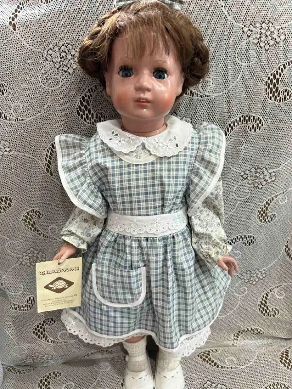 Описание: кукла "klein ella" schildkröt (германия) с сертификатом. 55см, , парик- натуральные волосы, шарнирная, глаза спящие. состояние новой, подходит для подарка, только нет оригинальной коробки. все вопросы и дополнительные фотографии в личных сообщениях. цена: 9000 руб. 📲 tg: natalia 📞🇷🇺звоните: +79809606098 барахолка днр - фотография - 3