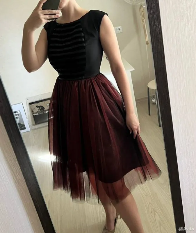 Описание: вечернее женское платье 💃 уникальное платье, так как редактировалось и подшивалось под покупателя :) шифон за годы не сломался и не повредился, при этом лёжа в шкафу. юбка шикарно блестит на свету, а верх подчеркивает талию и плечи. достаточно плотная ткань, плохо тянется, поэтому больше подойдёт 42му размеру (или 44 с небольшим объёмом груди). состояние: отличное размер: 42/44 цена: 1500 руб. 📲 tg: ev 📞🇷🇺звоните: +79495111593 барахолка днр - фотография - 5