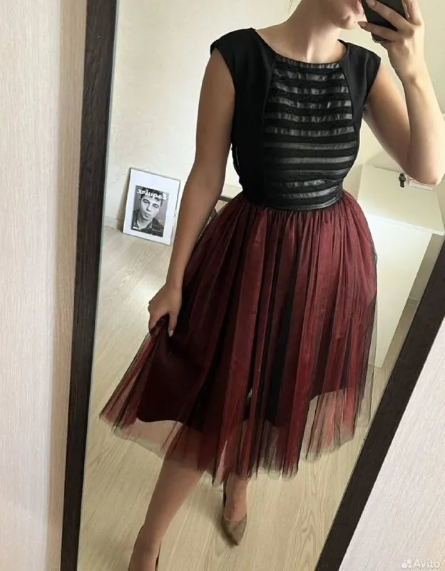 Описание: вечернее женское платье 💃 уникальное платье, так как редактировалось и подшивалось под покупателя :) шифон за годы не сломался и не повредился, при этом лёжа в шкафу. юбка шикарно блестит на свету, а верх подчеркивает талию и плечи. достаточно плотная ткань, плохо тянется, поэтому больше подойдёт 42му размеру (или 44 с небольшим объёмом груди). состояние: отличное размер: 42/44 цена: 1500 руб. 📲 tg: ev 📞🇷🇺звоните: +79495111593 барахолка днр - фотография - 6