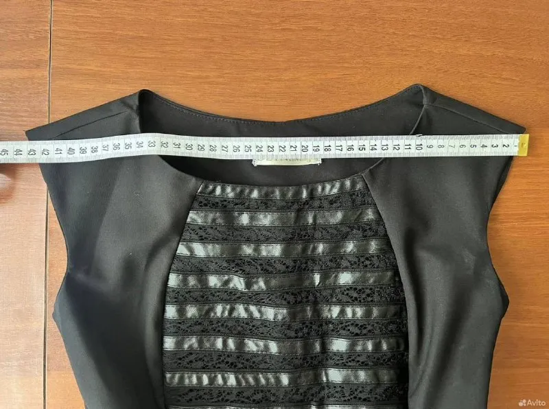 Описание: вечернее женское платье 💃 уникальное платье, так как редактировалось и подшивалось под покупателя :) шифон за годы не сломался и не повредился, при этом лёжа в шкафу. юбка шикарно блестит на свету, а верх подчеркивает талию и плечи. достаточно плотная ткань, плохо тянется, поэтому больше подойдёт 42му размеру (или 44 с небольшим объёмом груди). состояние: отличное размер: 42/44 цена: 1500 руб. 📲 tg: ev 📞🇷🇺звоните: +79495111593 барахолка днр - фотография - 8