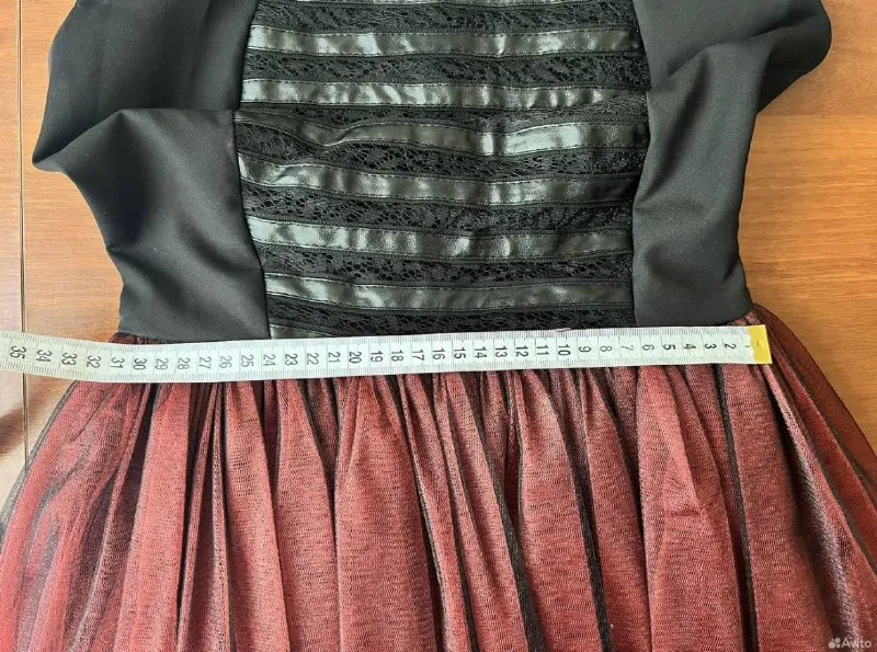 Описание: вечернее женское платье 💃 уникальное платье, так как редактировалось и подшивалось под покупателя :) шифон за годы не сломался и не повредился, при этом лёжа в шкафу. юбка шикарно блестит на свету, а верх подчеркивает талию и плечи. достаточно плотная ткань, плохо тянется, поэтому больше подойдёт 42му размеру (или 44 с небольшим объёмом груди). состояние: отличное размер: 42/44 цена: 1500 руб. 📲 tg: ev 📞🇷🇺звоните: +79495111593 барахолка днр - фотография - 9