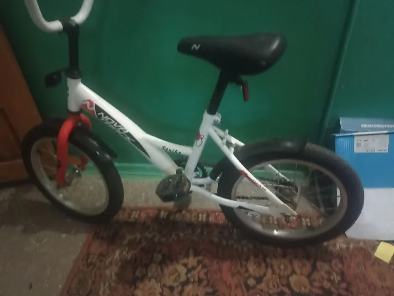 Описание: продам велосипед детский в комплекте есть доп колëсики и насадка защита для цепи цена: 100... - фотография