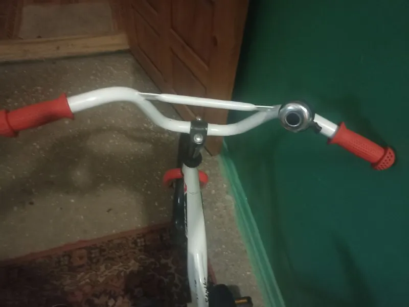 Описание: продам велосипед детский в комплекте есть доп колëсики и насадка защита для цепи цена: 10000 руб. 📲 tg: bloodyhand 📞🇷🇺звоните: +79498450189 барахолка днр - фотография - 3