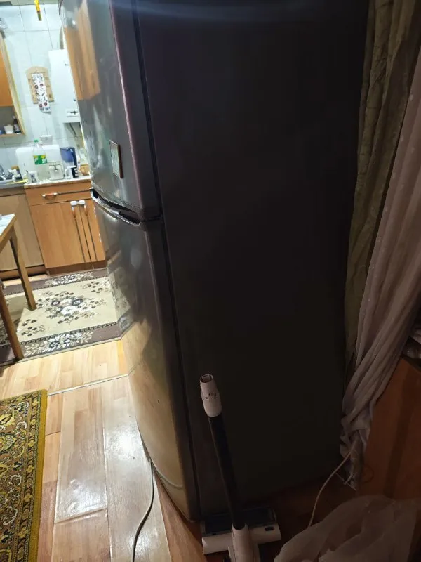 Описание: добрый вечер, продам холодильник, есть небольшие дефекты. цена: 8000 руб. 📲 tg: вадим 📞🇷🇺з... - фотография