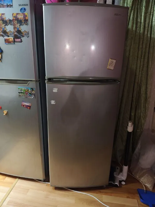 Описание: добрый вечер, продам холодильник, есть небольшие дефекты. цена: 8000 руб. 📲 tg: вадим 📞🇷🇺звоните: +79493111024 барахолка днр - фотография - 2
