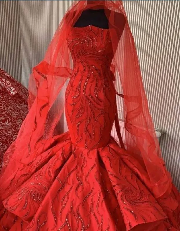 Описание: продам свадебное платье русалка рост до 185 см размер 44-48.все подробности в л/с(не звони... - фотография