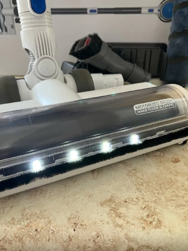 Описание: вертикальный беспроводной пылесос redkey p7 состояние пылесоса хорошее. полный комплект насадок. в обычном режиме батареи хватает на 20-25 минут. комплекту фильтров больше полугода, желательно заменить, на озоне 700 рублей. исправлена детская болезнь, заменена гофра на щетке, родная быстро трескалась. пишите по всем интересующим вопросам. цена: 3500 руб. 📲 tg: bohdan katerynchuk 📞🇷🇺звоните: +79496375322 барахолка днр - фотография - 3