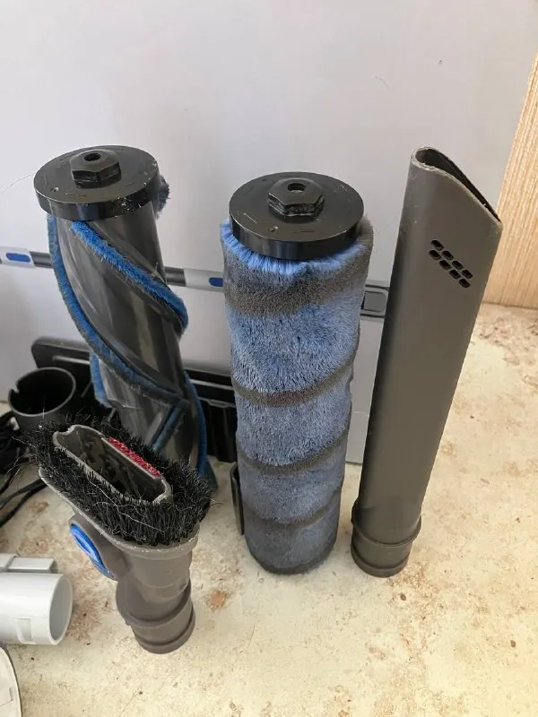 Описание: вертикальный беспроводной пылесос redkey p7 состояние пылесоса хорошее. полный комплект насадок. в обычном режиме батареи хватает на 20-25 минут. комплекту фильтров больше полугода, желательно заменить, на озоне 700 рублей. исправлена детская болезнь, заменена гофра на щетке, родная быстро трескалась. пишите по всем интересующим вопросам. цена: 3500 руб. 📲 tg: bohdan katerynchuk 📞🇷🇺звоните: +79496375322 барахолка днр - фотография - 4