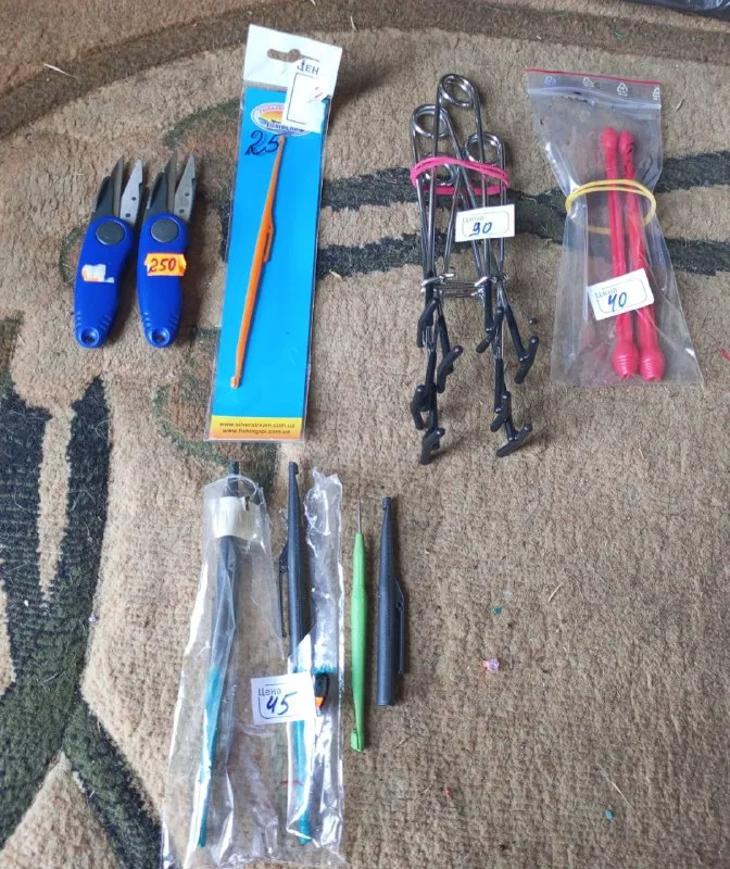 Описание: продаю снасти в горловке катушки невские, блесна, блесна мэппс, куканы, экстракторы, груза, силикон обычный и съедобку, ручки катушки, фурнитура, воблеры страйк про, поплавки, кормушки, джиги гамакатсу, крючки и крючки овнер, подставки и держатели для удилищ, удочка нью хантер 5 метров, удочки 5 и 6 метров композит и другое. .. цена: 1 руб. 📲 tg: tolik 📞🇷🇺звоните: +79497086983 барахолка днр - фотография - 2