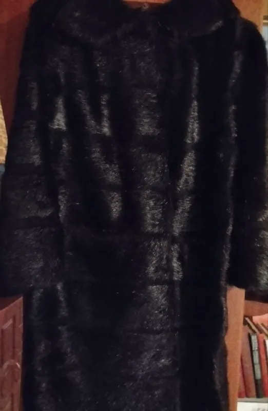 Описание: шуба натуральная, стриженная нутрия с капюшоном. цвет темно - коричневый, размер 44-46, длина от плеча 83 см цена: 25000 руб. 📲 tg: melmelis 📞🇷🇺звоните: +79493246387 барахолка днр - фотография - 2