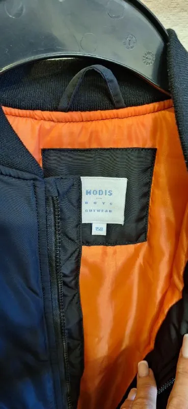 Описание: куртка демисизон новая цена: 2000 руб. 📲 tg: анастасия 📞🇷🇺звоните: 79493198367 барахолка д... - фотография