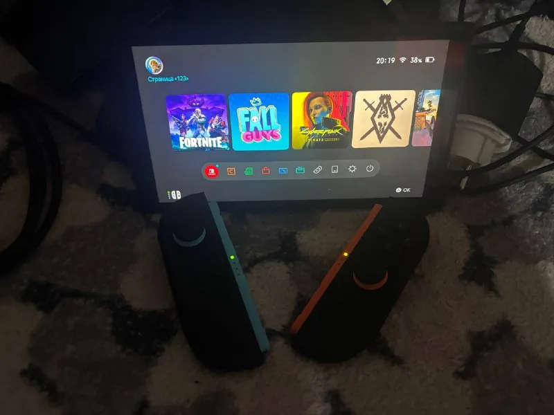 Описание: продам nintendo switch 2 полный комплект, только нет коробки. приставка вот только недавно... - фотография