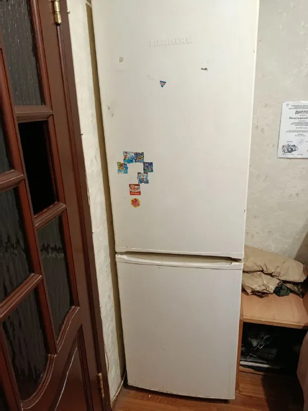 Описание: продам холодильник либхерр. морозилка требует ремонта, сам холодильник работает. донецк. с... - фотография