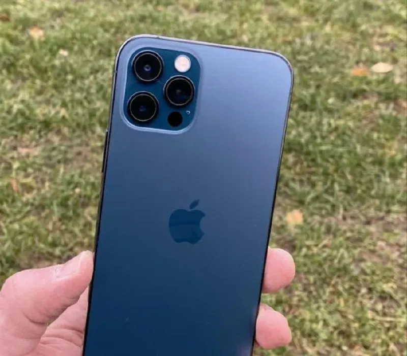 Описание: продам iphone 12 pro max 512gb телефон в отличном состоянии, все функции работают, акб 79%... - фотография