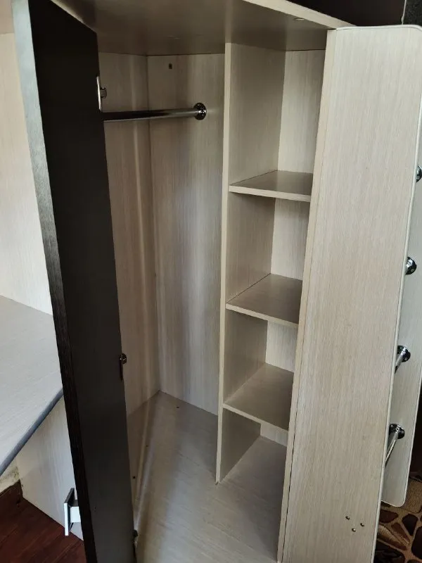 Описание: продам комплект для детской 3 в 1 ( стол+кровать+шкаф). размер спального места 85*200 см. матрац идёт в комплекте. дефектов нет. территориально находимся старобешевский район. самовывоз цена: 25000 руб. 📲 tg: евгения 📞🇷🇺звоните: +79493186439 барахолка днр - фотография - 2