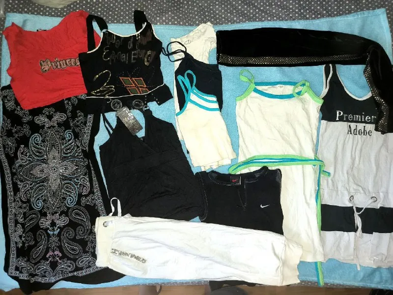 Описание: пакет женской одежды на 42-44. цена 850р за все с фото 1-4. отдаю как есть всем пакетом, без примерок. куртка зима 42-44р, 900р дублёнка, натуралка 44-46р, 900р. дублёнка на невысокий рост пойдет до 160см. самовывоз/встреча донецк. +79493680090 цена: 850 руб. 📲 tg: елена 📞🇷🇺звоните: +79493680090 барахолка днр - фотография - 3