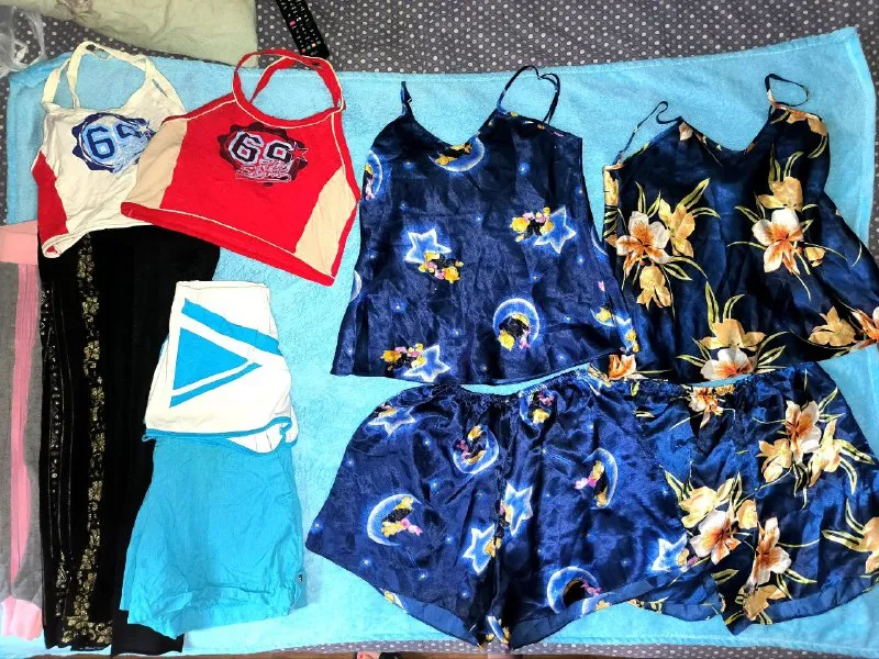 Описание: пакет женской одежды на 42-44. цена 850р за все с фото 1-4. отдаю как есть всем пакетом, без примерок. куртка зима 42-44р, 900р дублёнка, натуралка 44-46р, 900р. дублёнка на невысокий рост пойдет до 160см. самовывоз/встреча донецк. +79493680090 цена: 850 руб. 📲 tg: елена 📞🇷🇺звоните: +79493680090 барахолка днр - фотография - 5