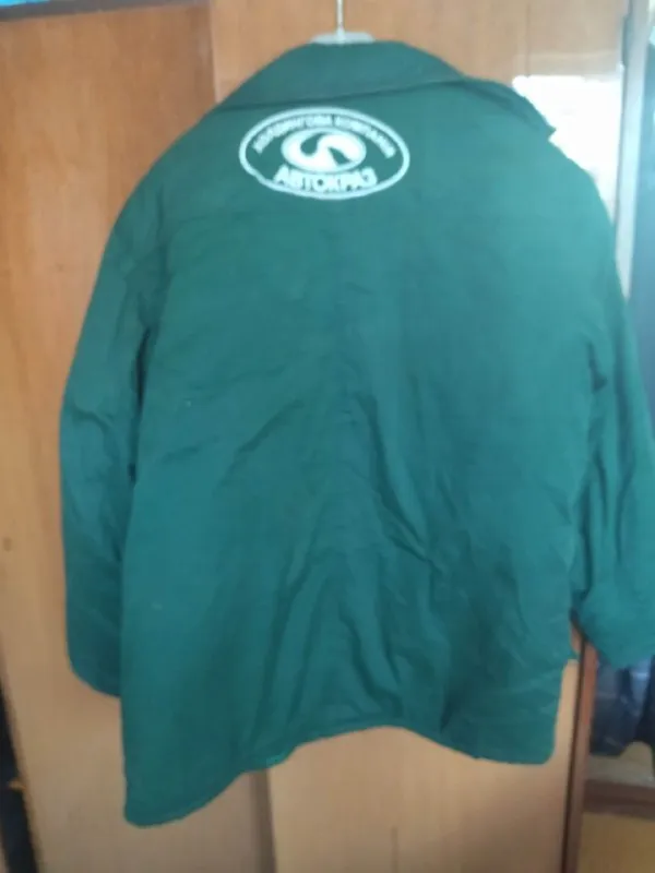 Разместить объявление описание: куртка рабочая. ватник. цвет зелёный. размер: длина 85 см, длина рукава 64 см, ширина плеч 58 см, ширина груди 62 см, ширина низ 65 см. бу. состояние хорошее. в наличии 2 шт. самовывоз донецк куйбышевский исполком цена: 500 руб. 📲 tg: генадій ясир 📞🇷🇺звоните: +30958440587 барахолка днр - фотография - 3