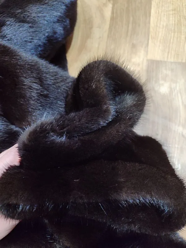 Описание: шуба норковая, большие шкурки. р.44-46, без потёртостей, петли все плотные. по бокам разрезы по 26см, длина от плеча 83 см, рукав 59 см. цена: 40000 руб. 📲 tg: юлия 📞🇷🇺звоните: +79493279702 барахолка днр - фотография - 4